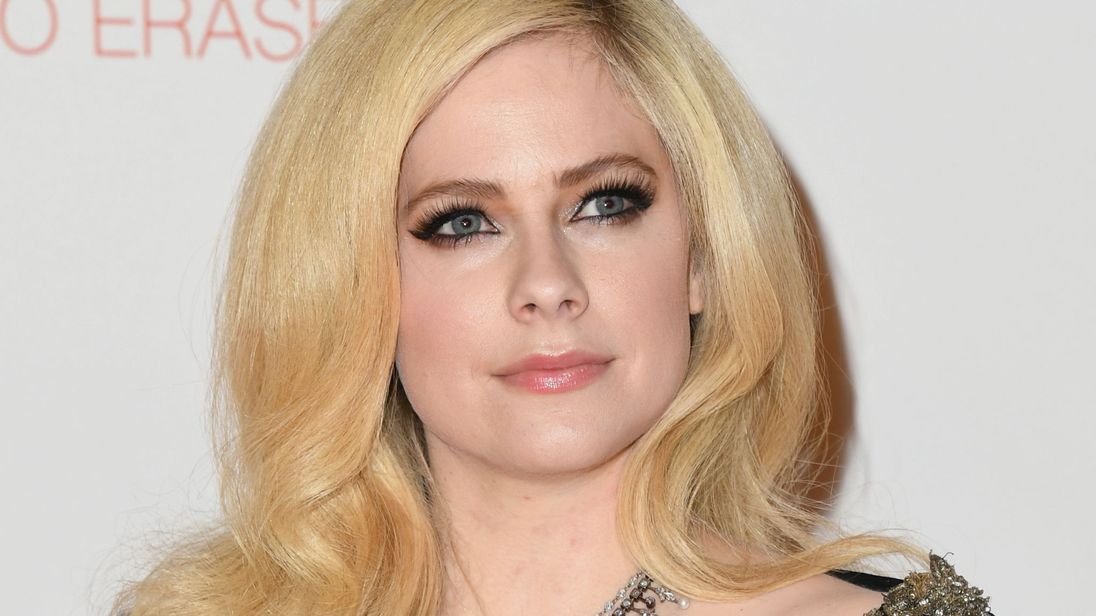 Avril Lavigne Elle Annonce Son Grand Retour Apr S Avoir Fr L La Mort