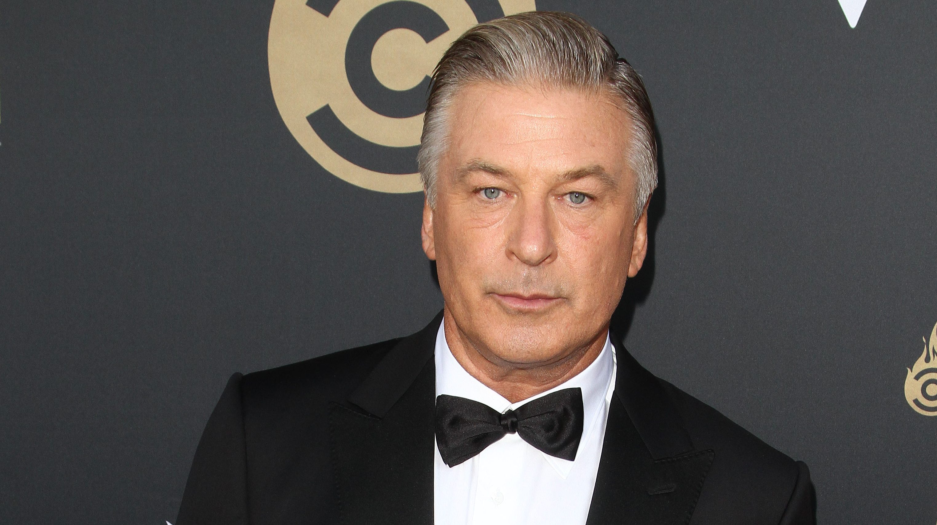 Alec Baldwin tue une femme avec une arme à feu sur le tournage du film