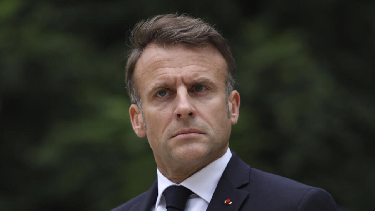 Emmanuel Macron Cette C L Bre Animatrice Qui Lui Aurait Refus Une