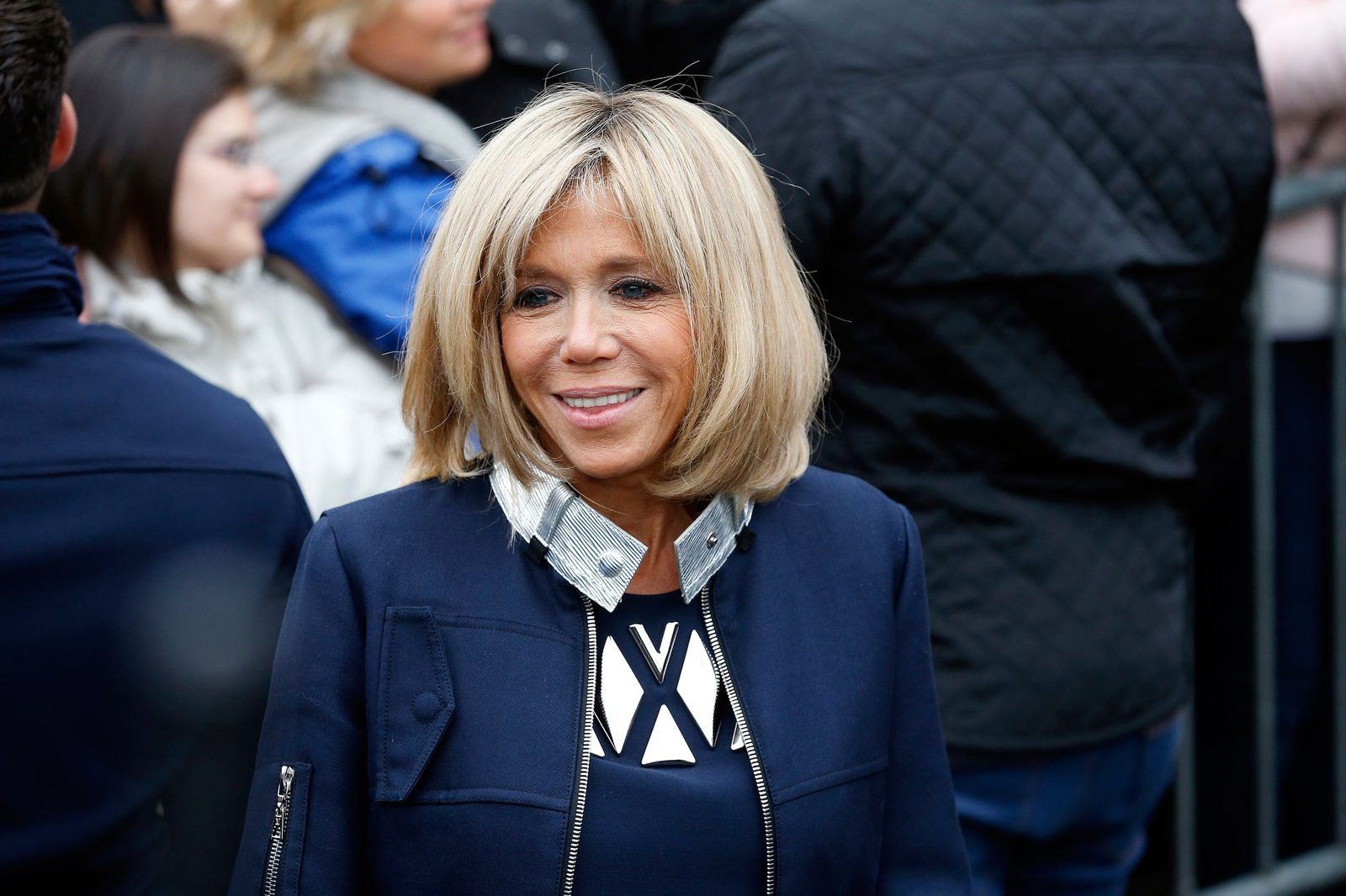 Brigitte Macron'S 1980: Beyond The Headlines - onfo55g