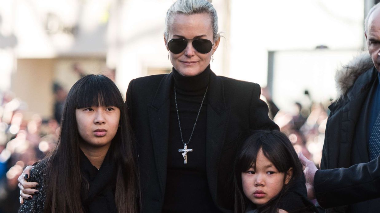 Laeticia Hallyday en larmes au moment de faire ses adieux à Saint-Barth