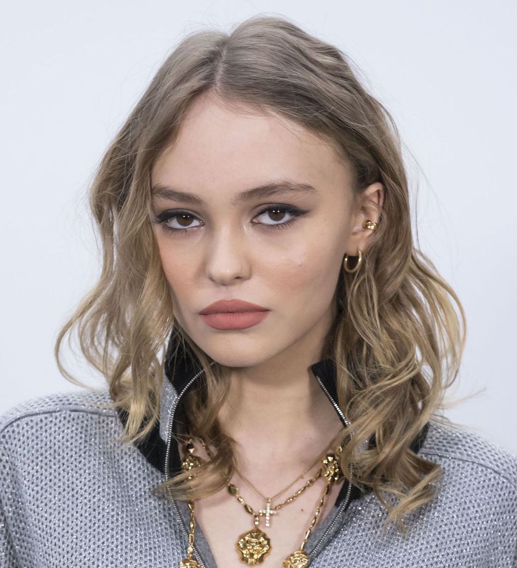 Lily-Rose Depp : Sexy en topless pour Vogue