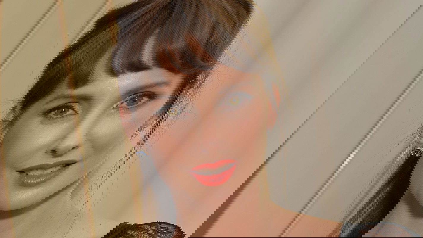 Frédérique Bel commence l’année dans un body transparent