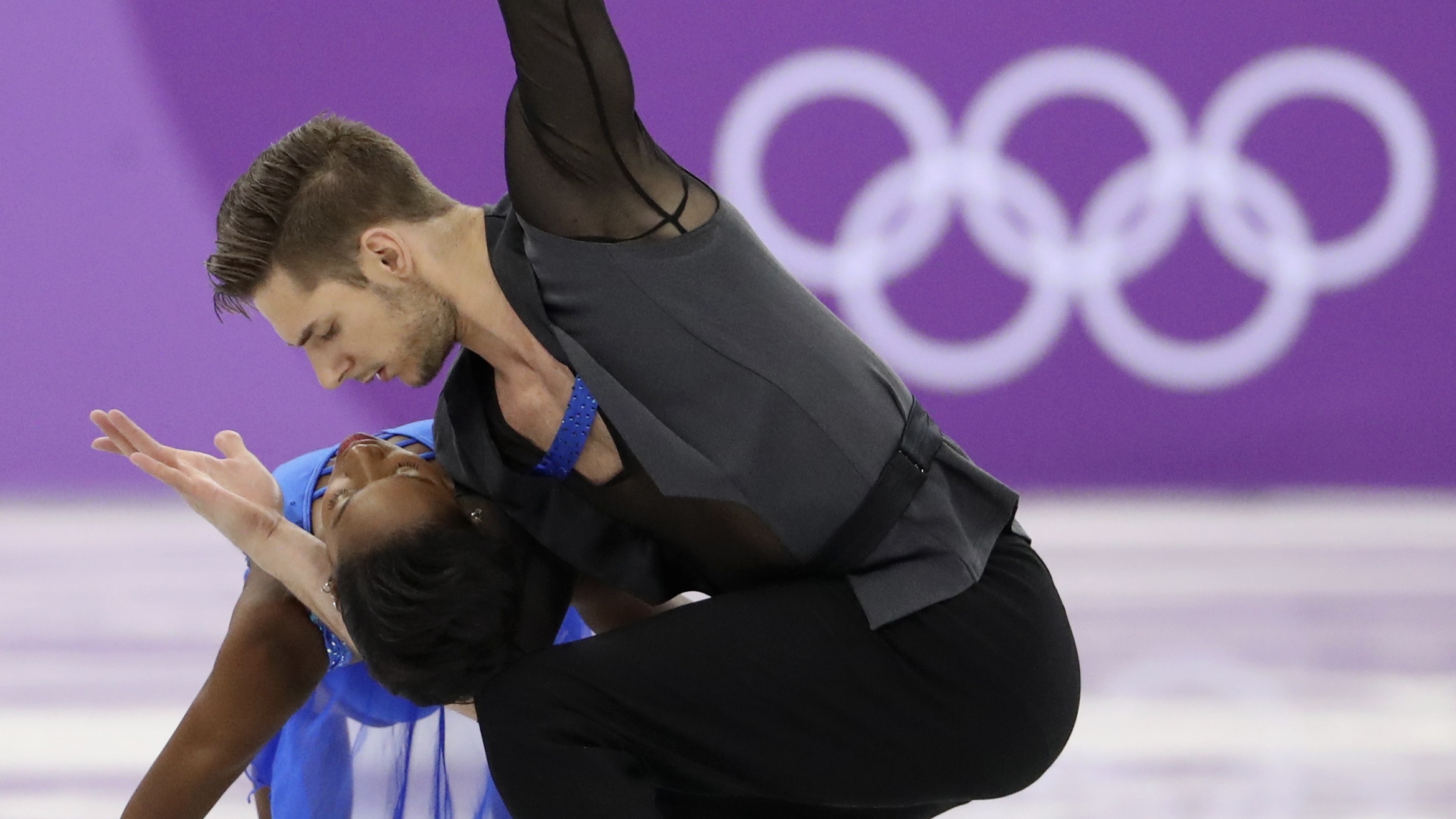 Morgan Ciprès : Le patineur accusé d'envoyer des photos obscènes à une ...