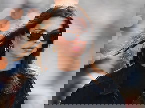 Emily Ratajkowski se dévoile entièrement nue... à sa fenêtre