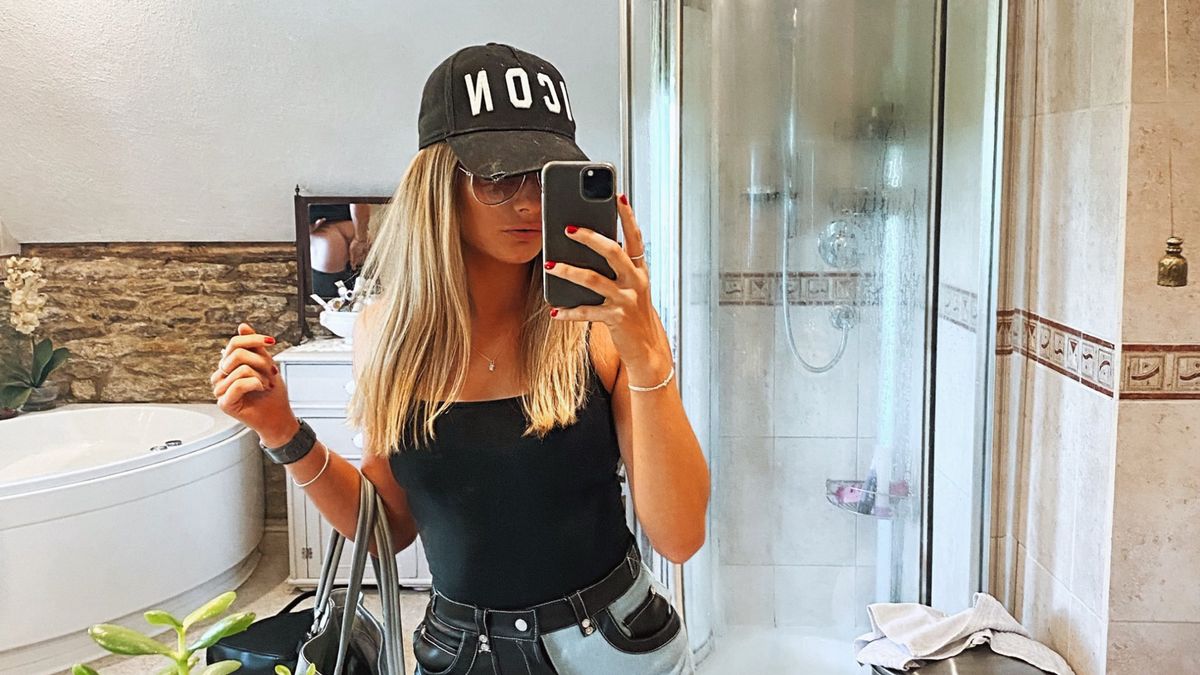 Shannon Henry Elle poste un selfie pris dans sa salle de bain elle