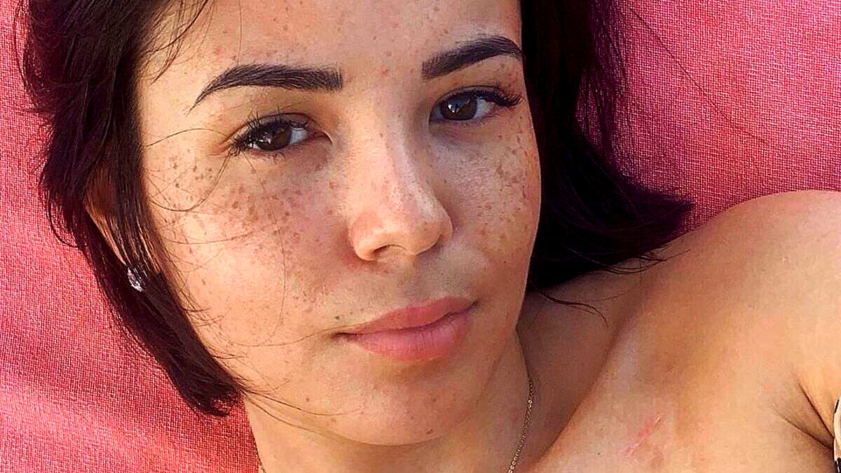 Agathe Auproux : Top 5 de ses photos en maillot de bain qui rendent ses  fans dingues !