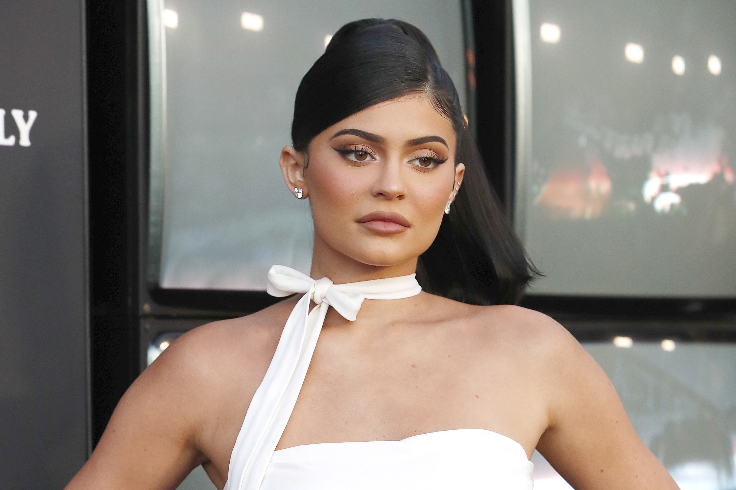 Kylie Jenner Expose Sa Poitrine Xxl Elle Déchaîne Les Passions 