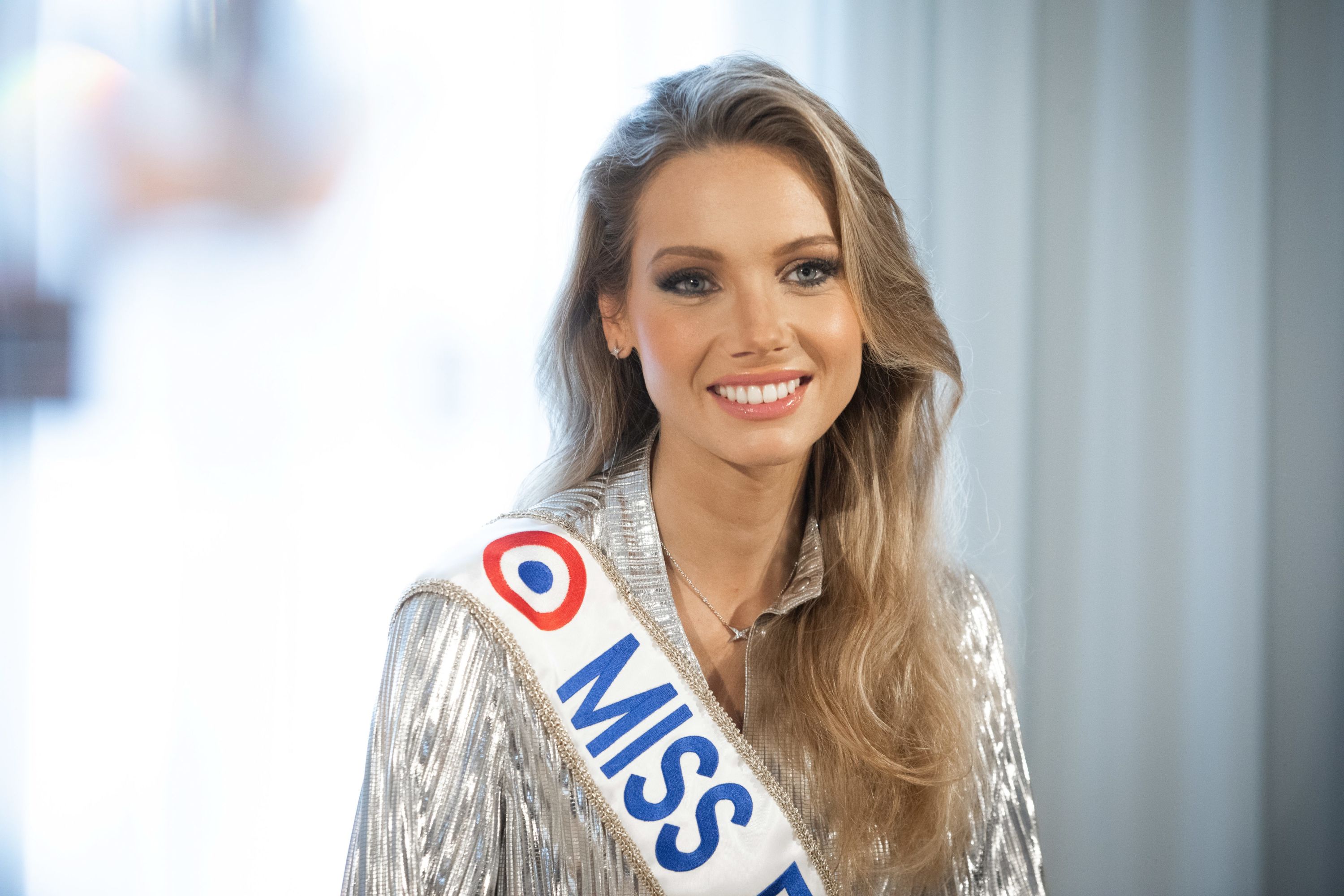 Мисс франция. Амандин Пети. Miss France 2021. Amandine petit Miss France 2021. Мисс Вселенная 2021 Франция.