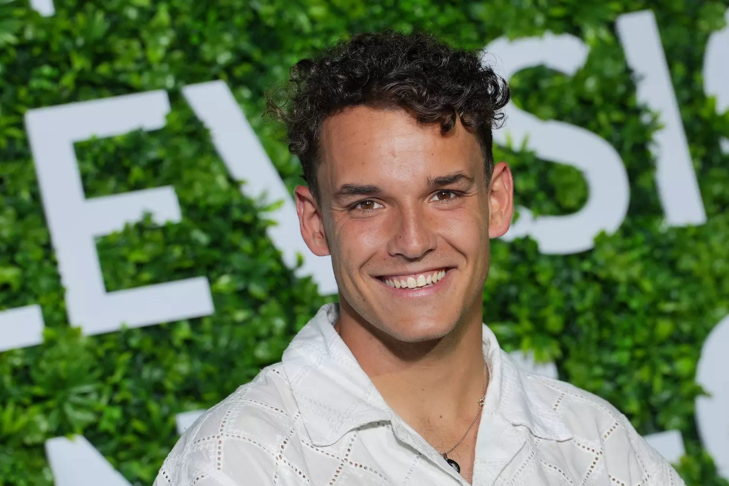 Théo Curin en couple : découvrez sa nouvelle chérie