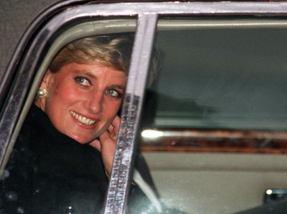 Le médecin qui a porté secours en premier à la princesse Diana témoigne : "je ne la reconnais pas"
