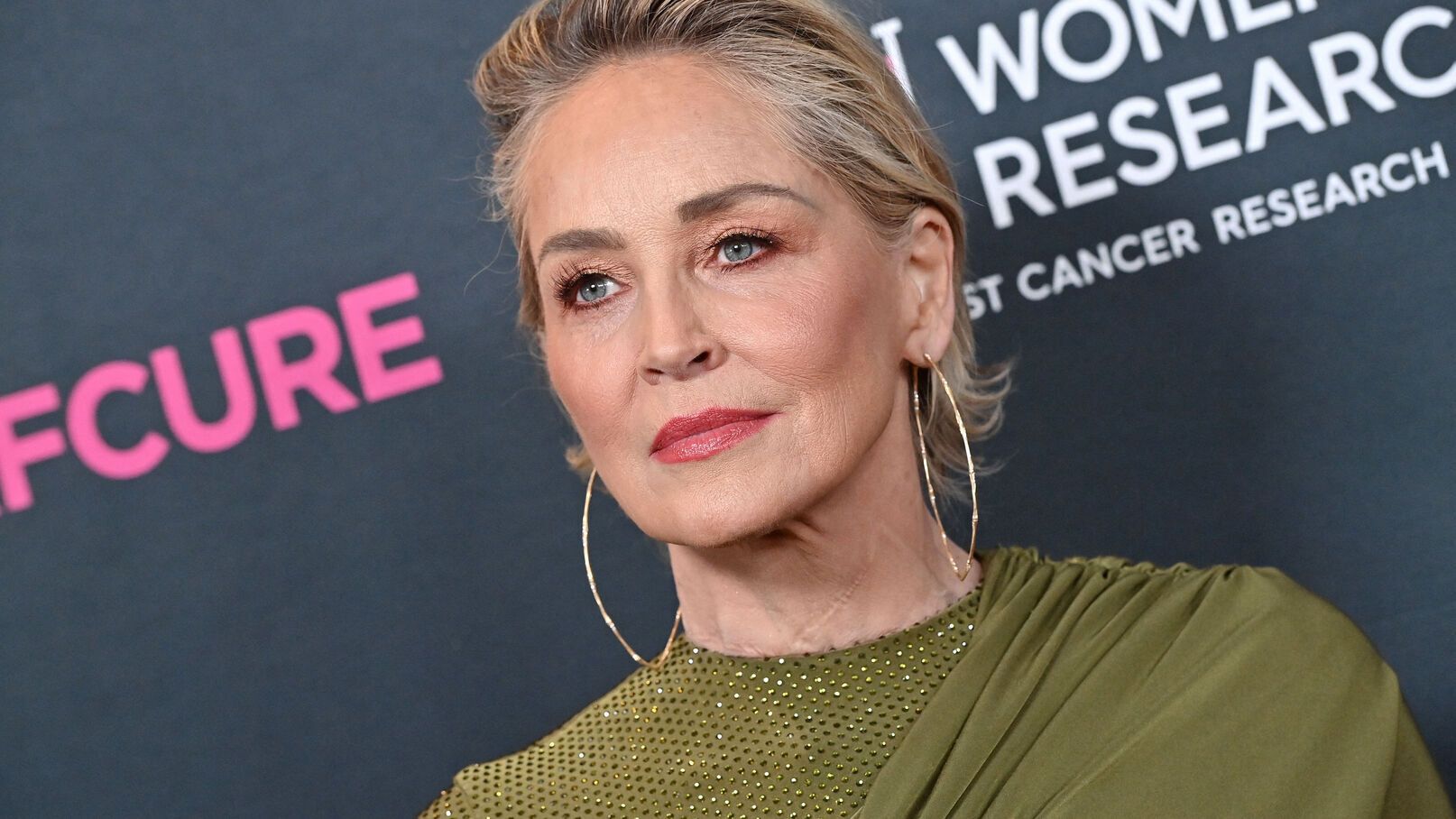 Sharon Stone en larmes : l'actrice révèle avoir perdu "la moitié" de son argent