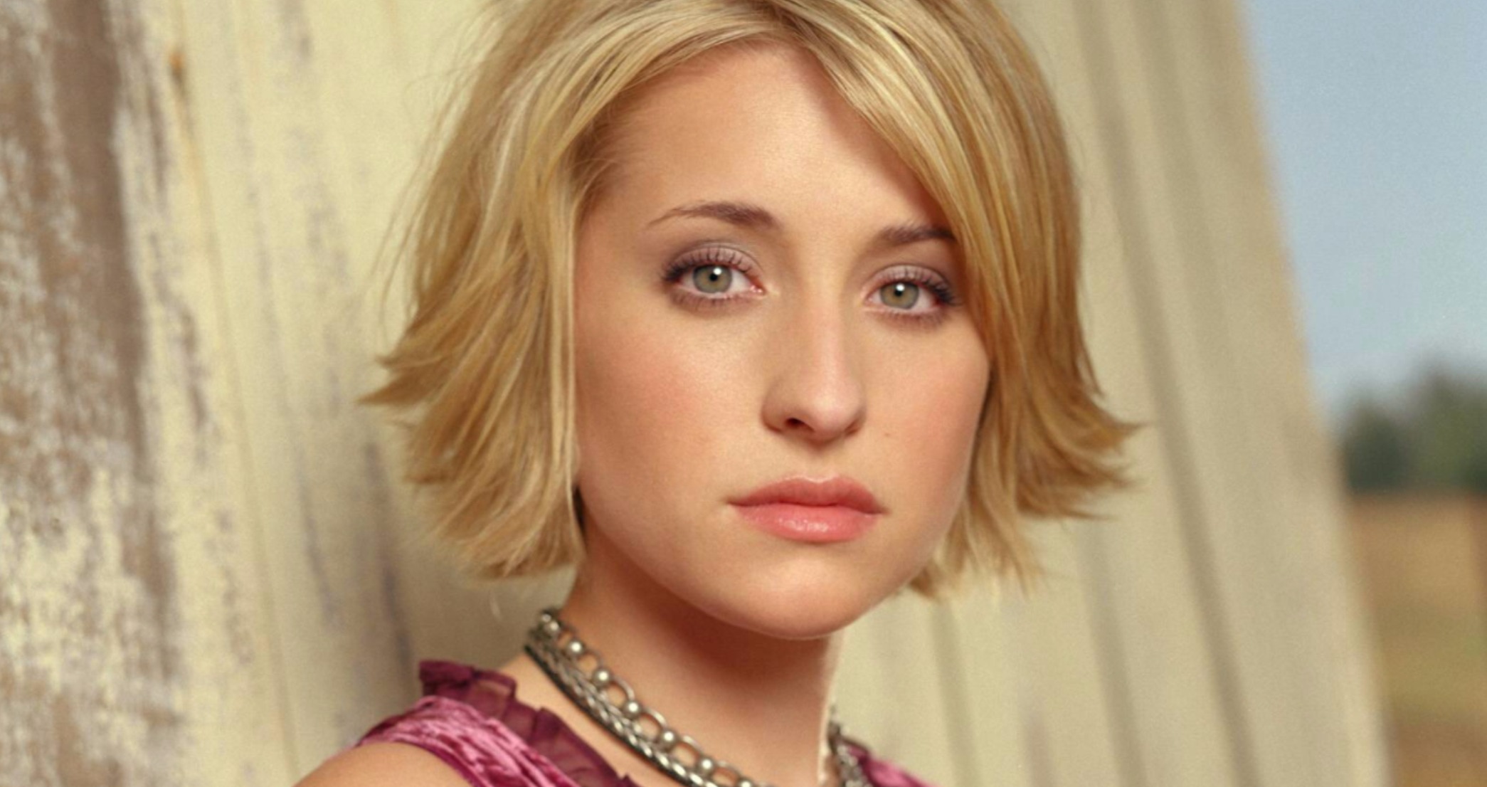 Allison Mack La Star De La Série Smallville Condamnée Pour Trafic