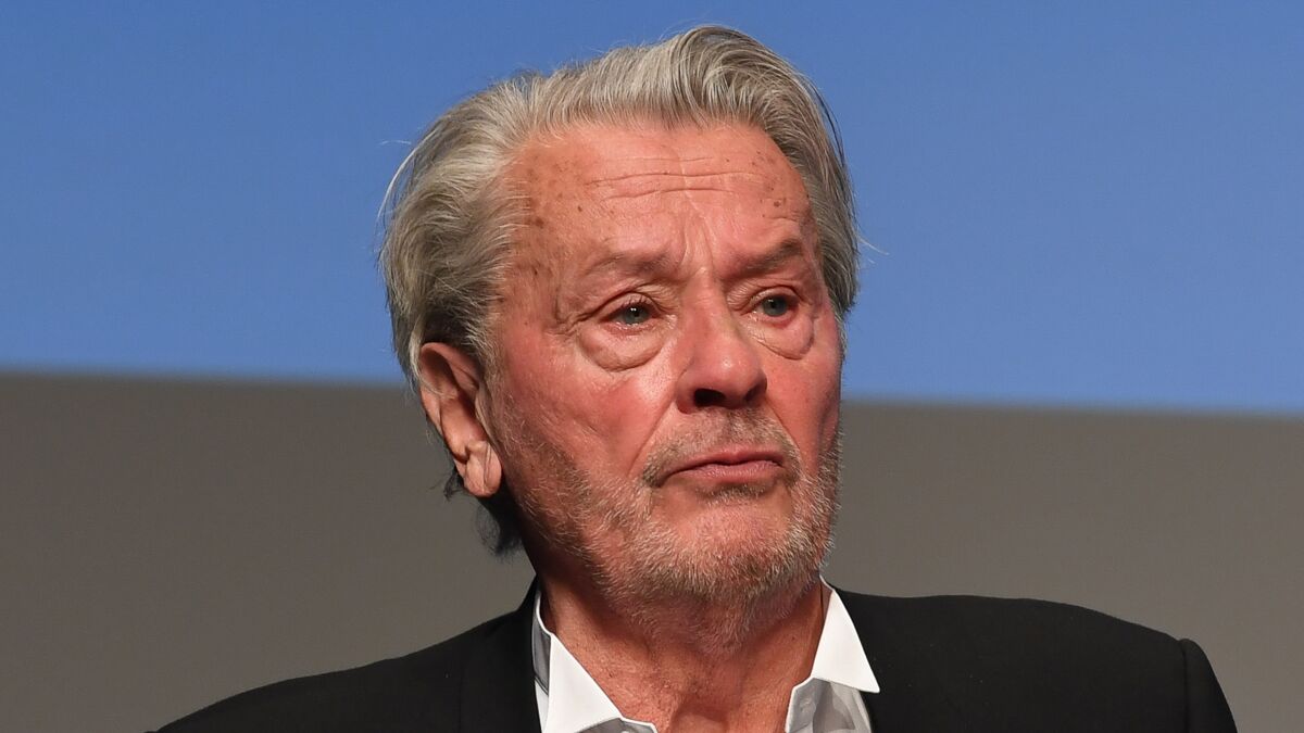 Alain Delon annonce porter plainte... contre son fils Anthony ! "Quel