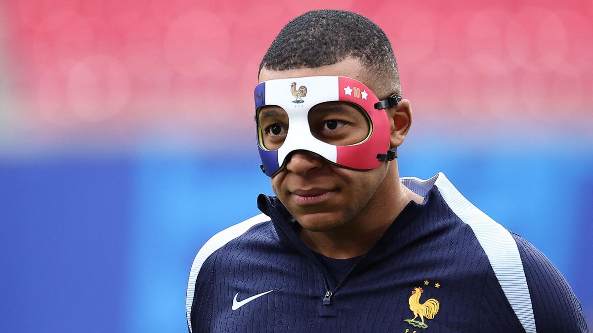 Euro 2024 Kylian Mbappé dévoile son masque tricolore mais...