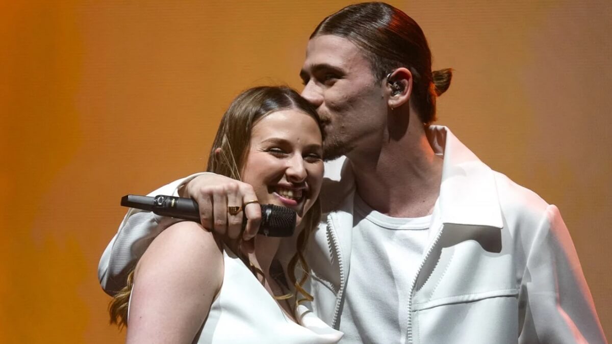 Pierre Garnier et Héléna Bailly en couple ? Une internaute affirme les  avoir aperçus dans un hôtel