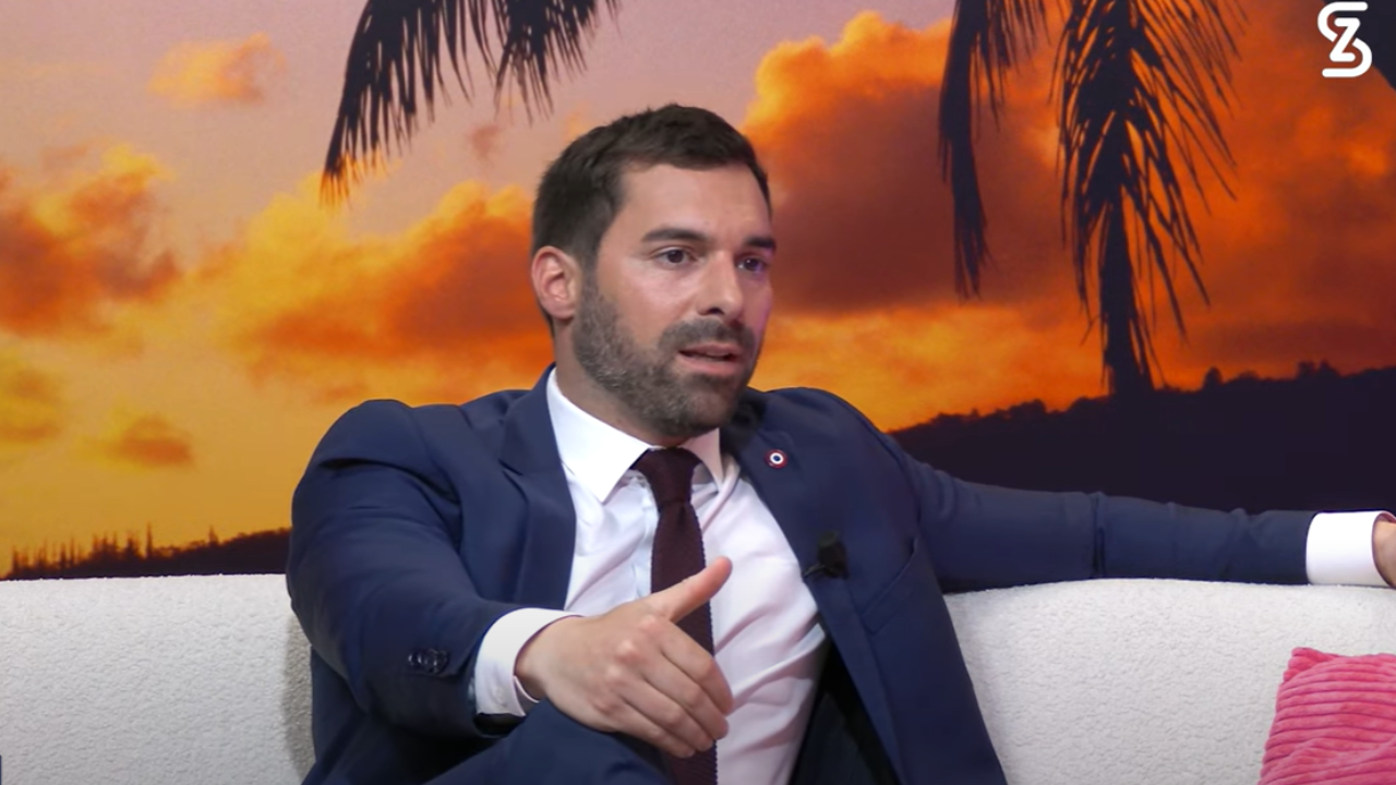 Julien Odoul assume avoir proposé ses services sur Internet : Cétait  dans cette période…