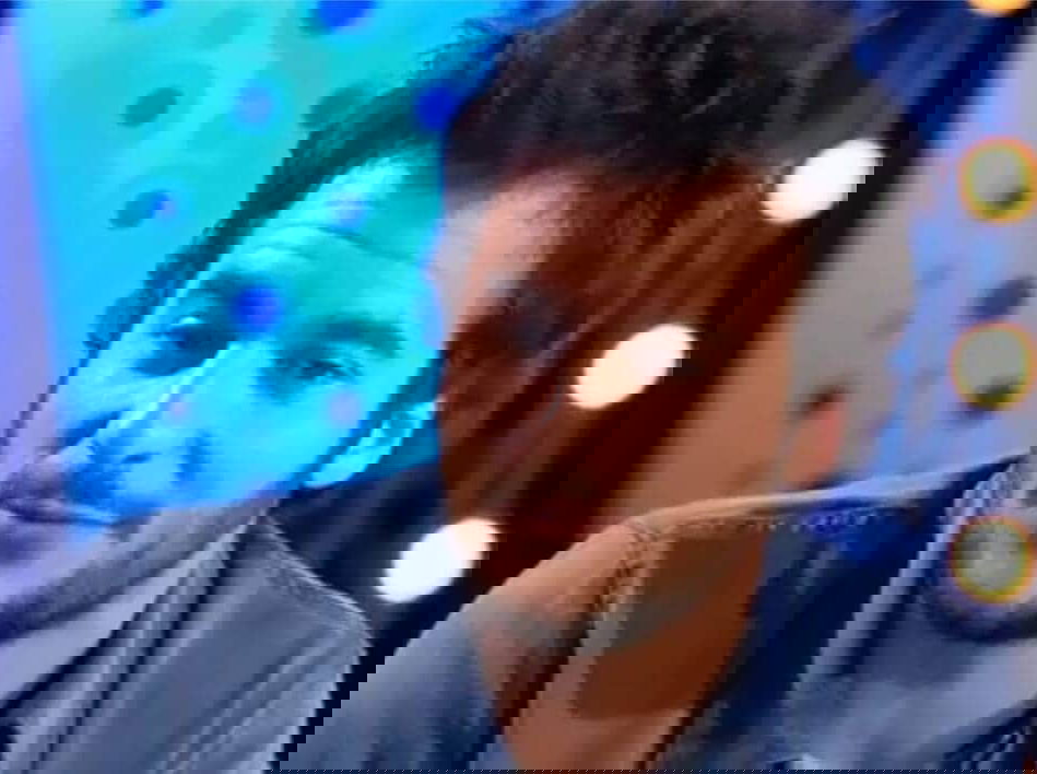 Amir boycotté des festivals : le chanteur reçoit le soutien de Michel  Boujenah