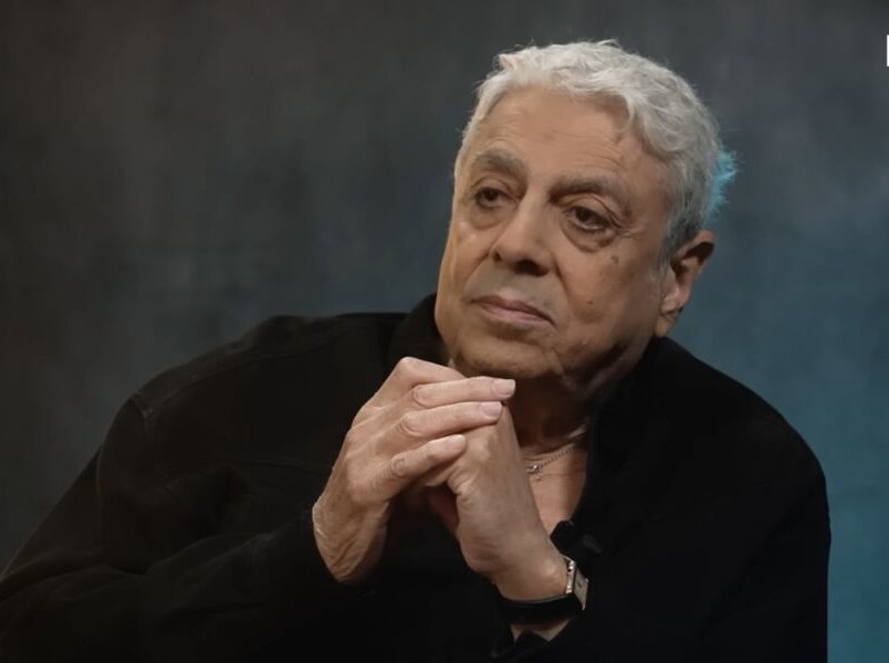 Enrico Macias évoque ses infidélités : "des aventures passagères, c'est pas  ça l'infidélité"